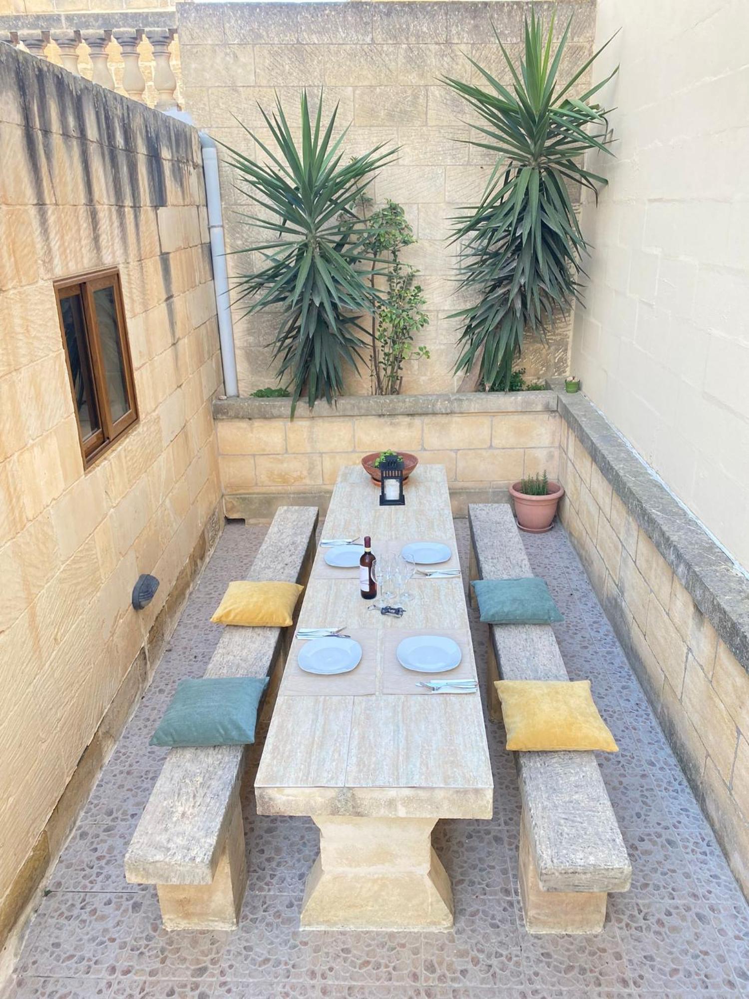 A La Maison B&B Xagħra Exteriér fotografie